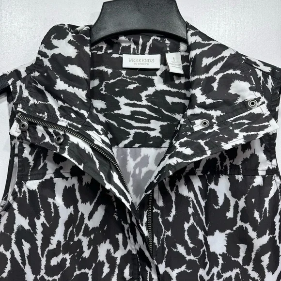 Chico’s Black and White Vest Animal Print Lightweight Nylon Mobwife Sz 1 Medium - Picture 9 of 9